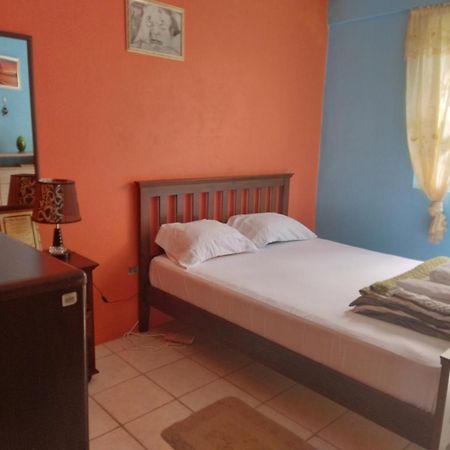 Danglez Bed & Breakfast Bataka Екстериор снимка